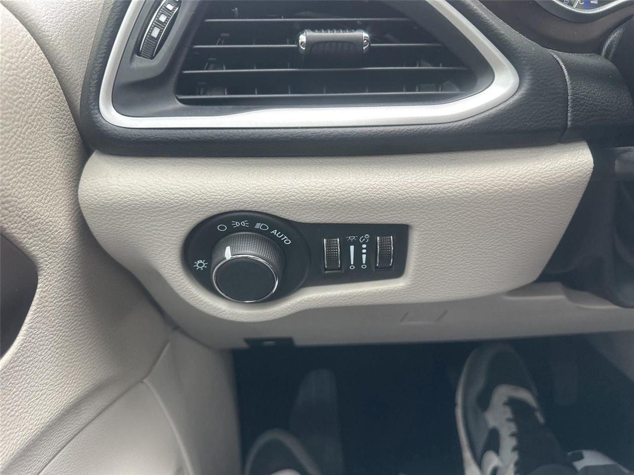 Chrysler Voyager  2024