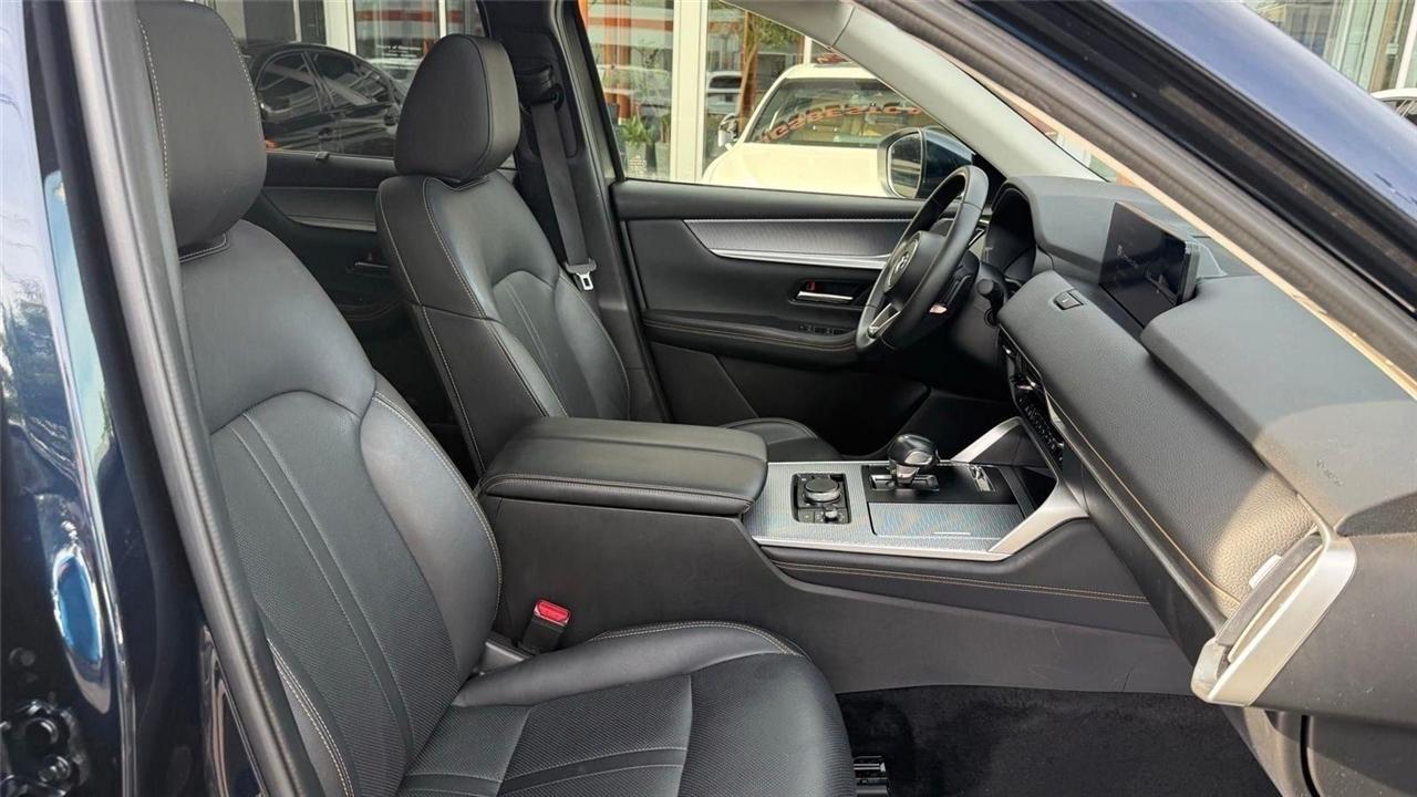 Mazda CX-90  2025