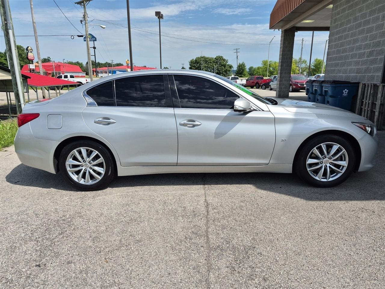 Infiniti Q50  2015