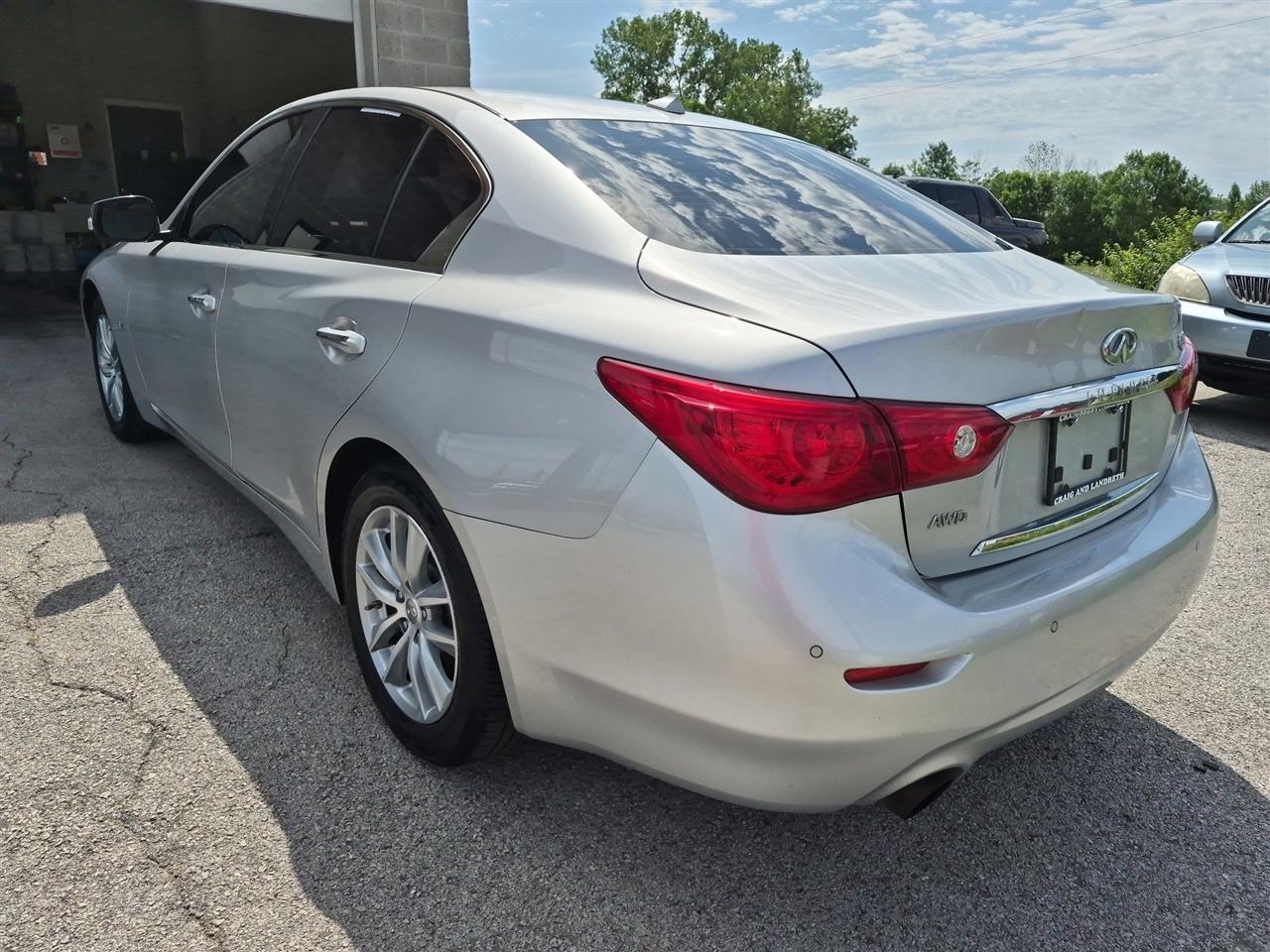 Infiniti Q50  2015
