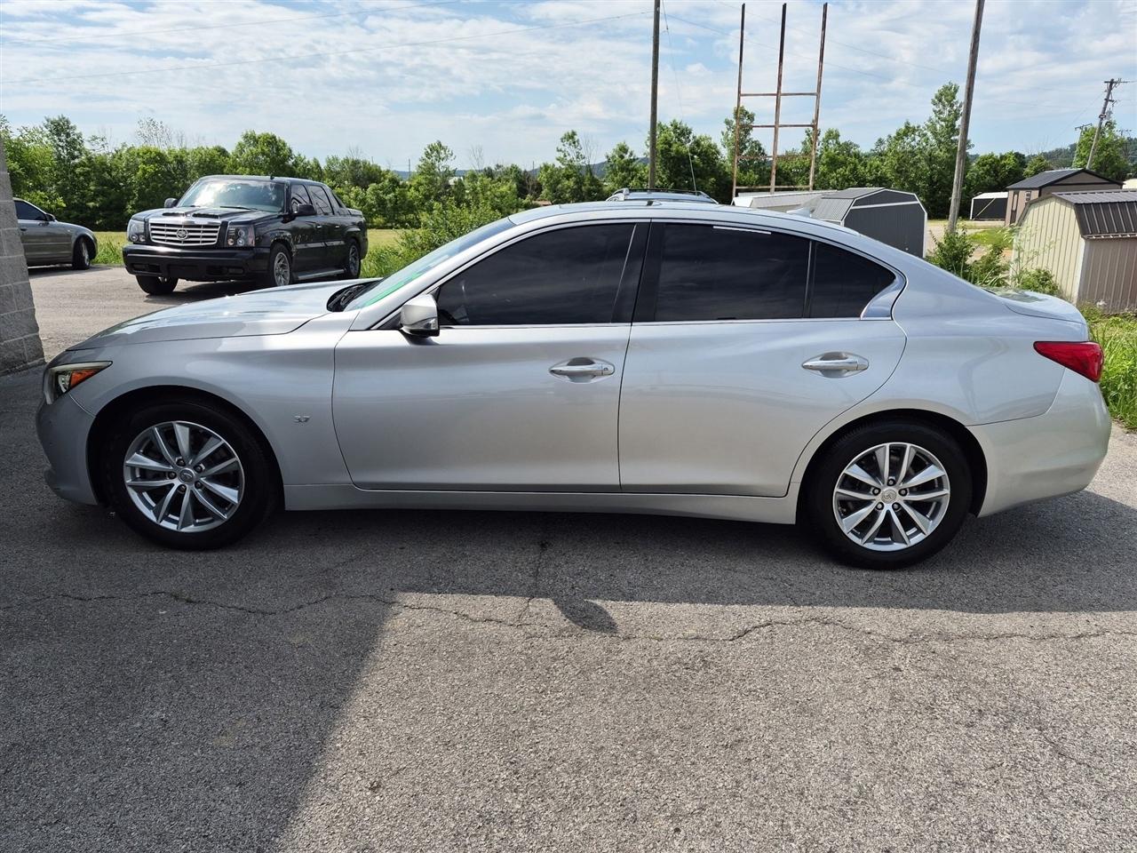 Infiniti Q50  2015