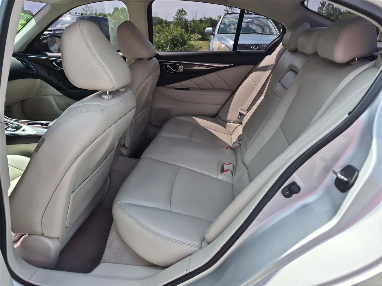 Infiniti Q50  2015