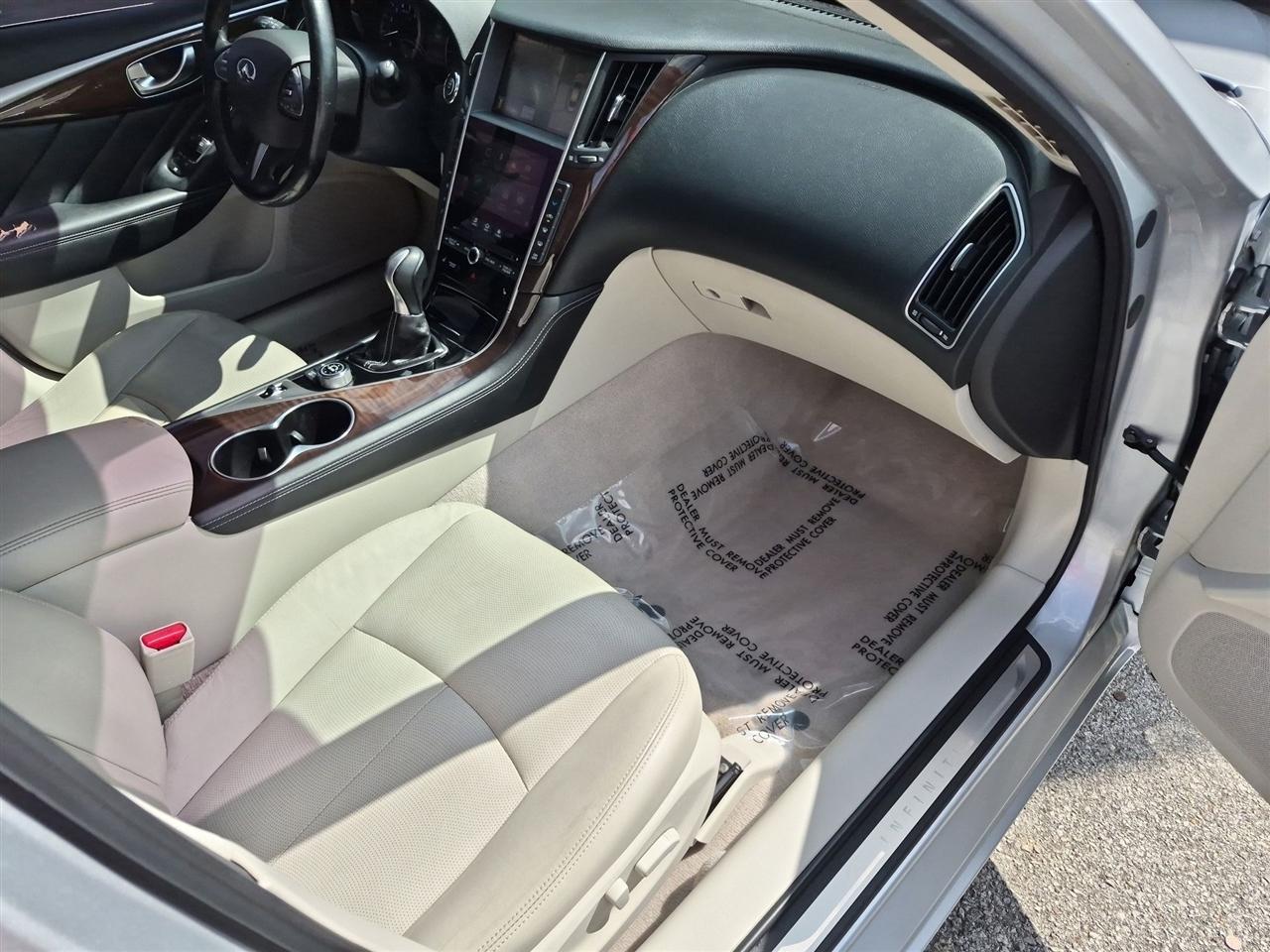 Infiniti Q50  2015