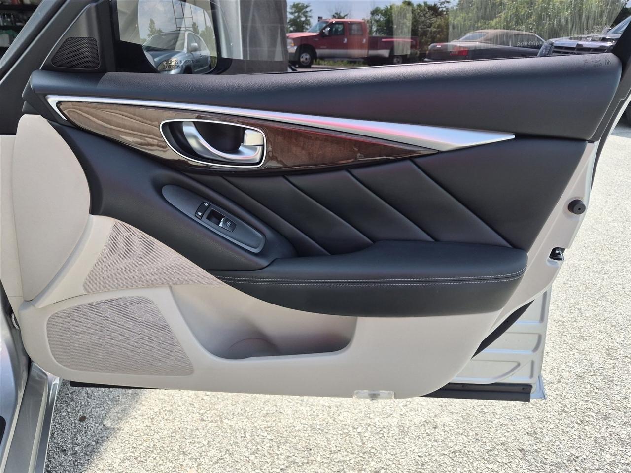 Infiniti Q50  2015