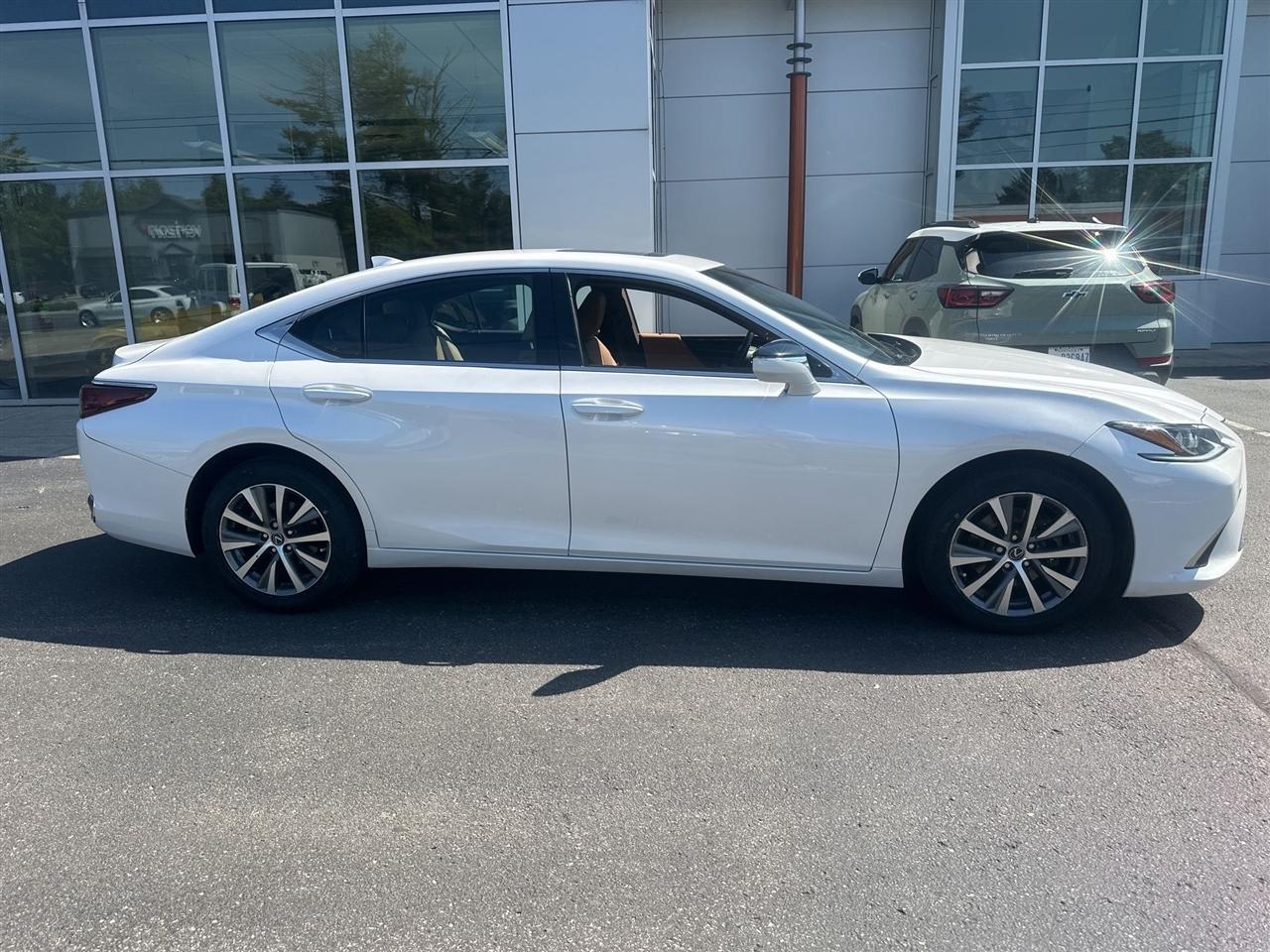 Lexus ES 250  2021