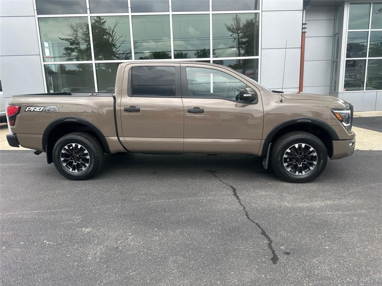 Nissan Titan  2021