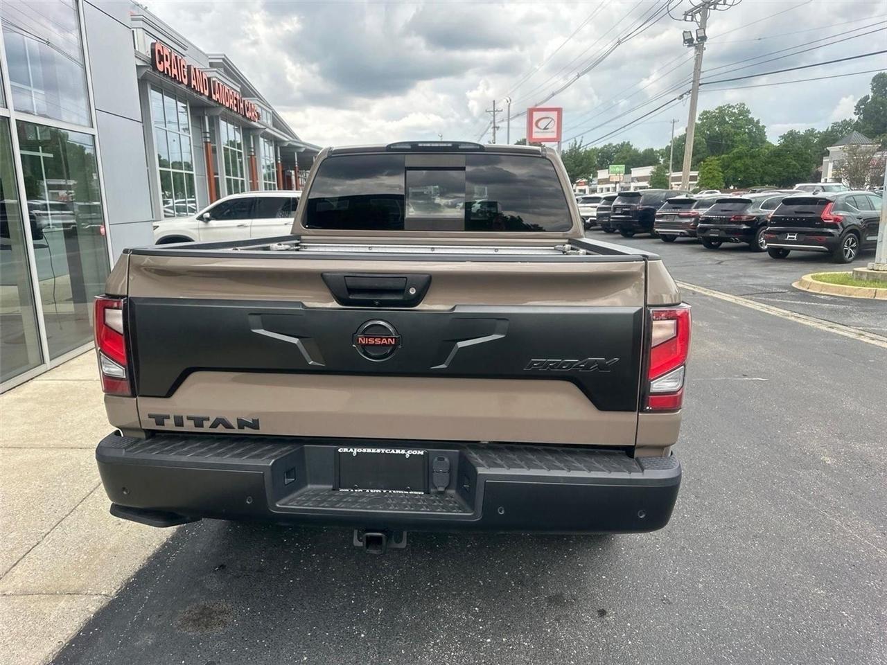 Nissan Titan  2021