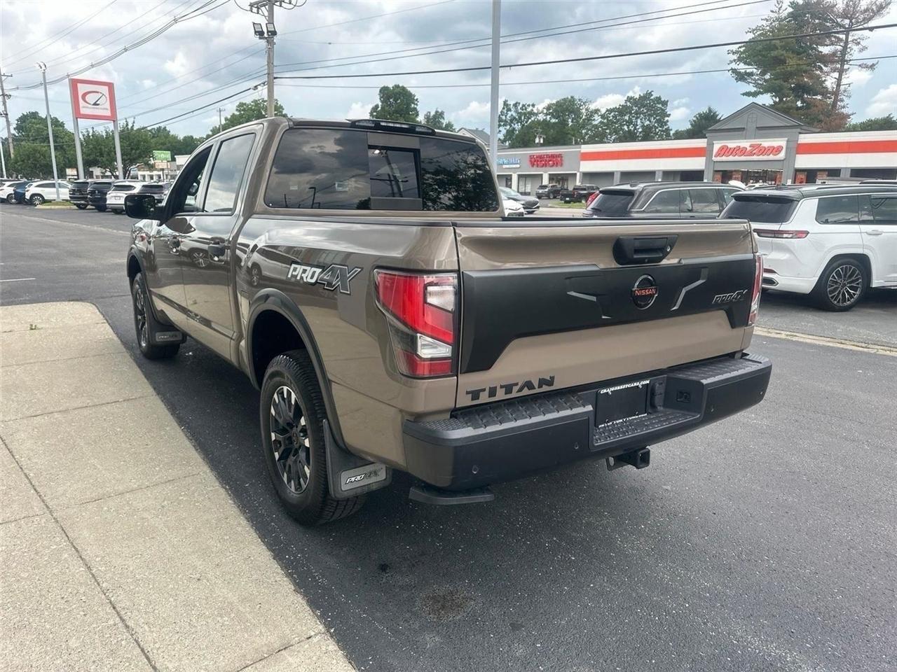 Nissan Titan  2021