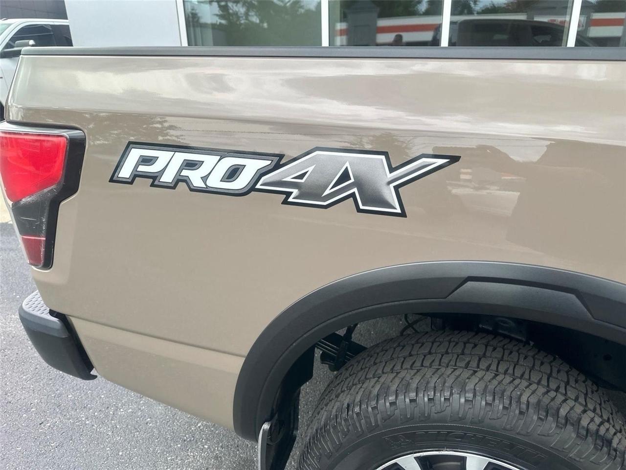 Nissan Titan  2021