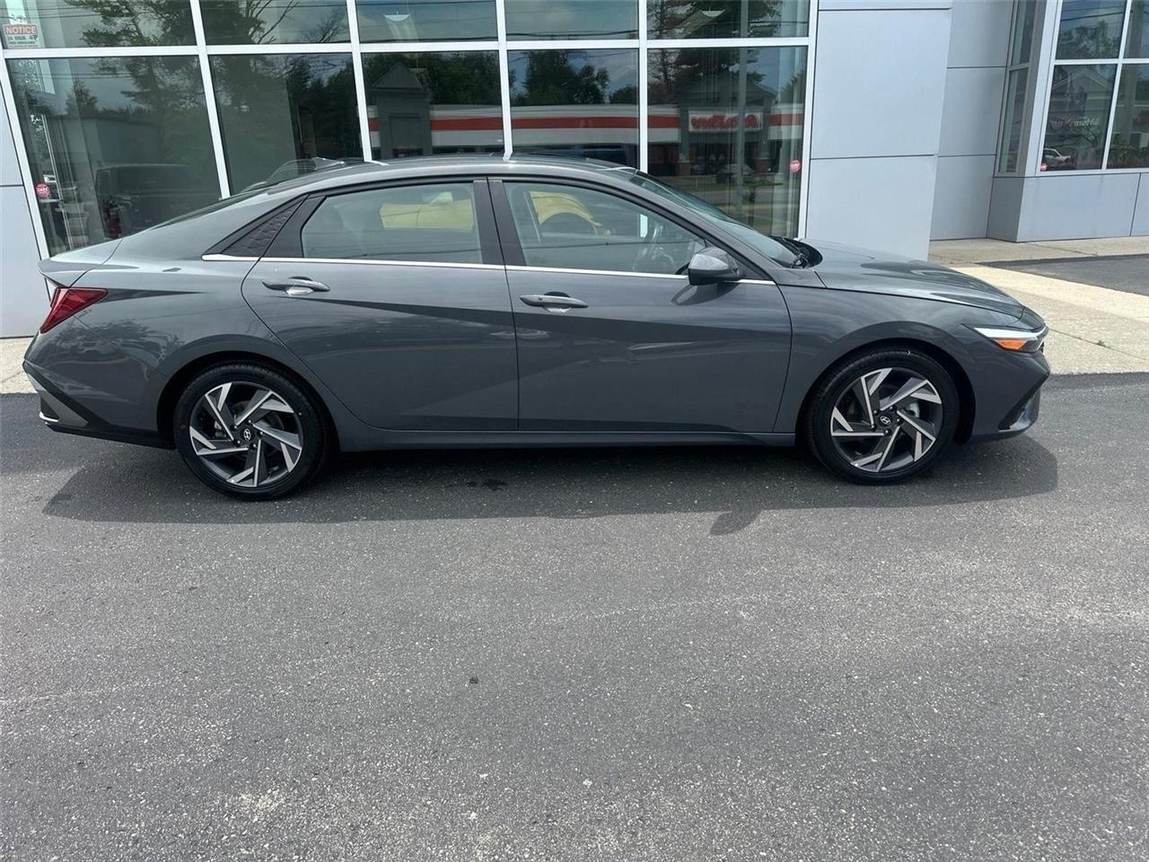 Hyundai Elantra  2025