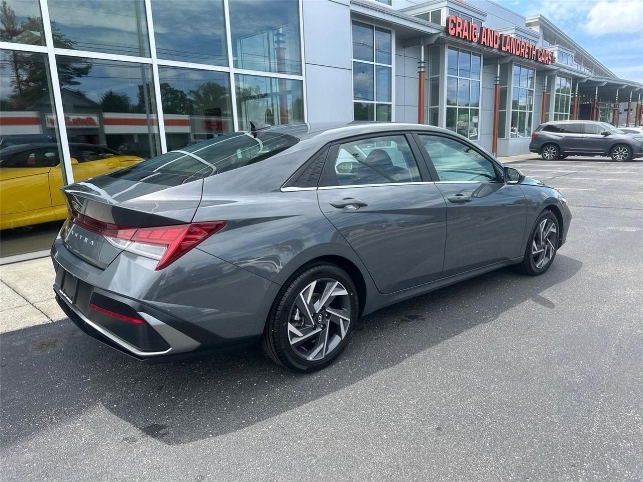 Hyundai Elantra  2025