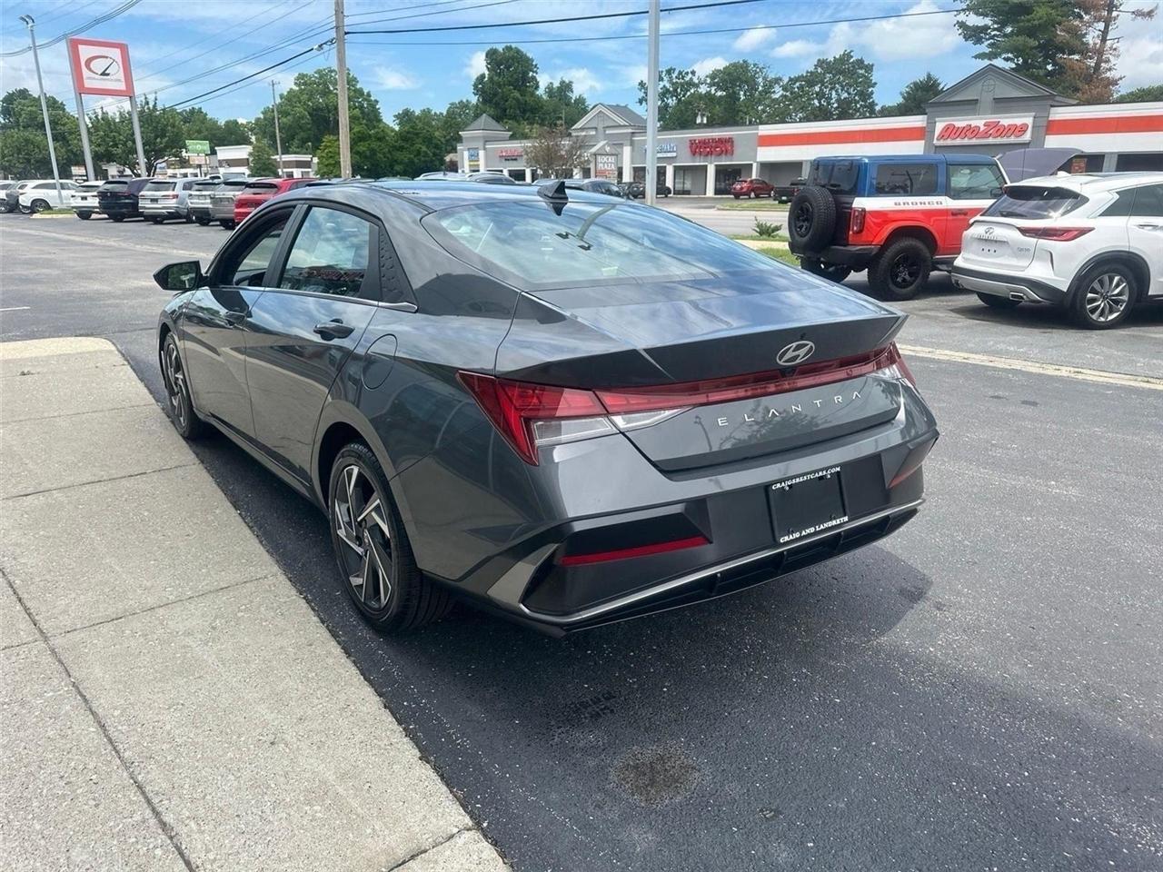 Hyundai Elantra  2025