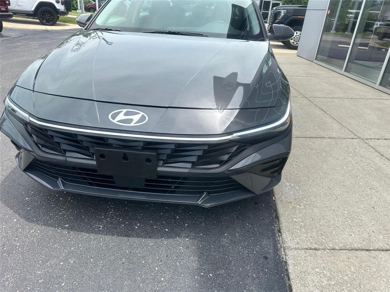 Hyundai Elantra  2025