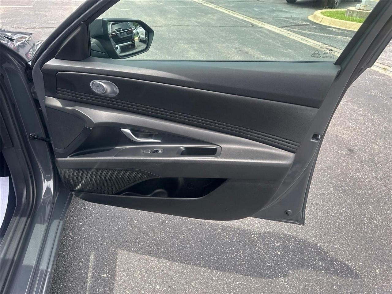 Hyundai Elantra  2025