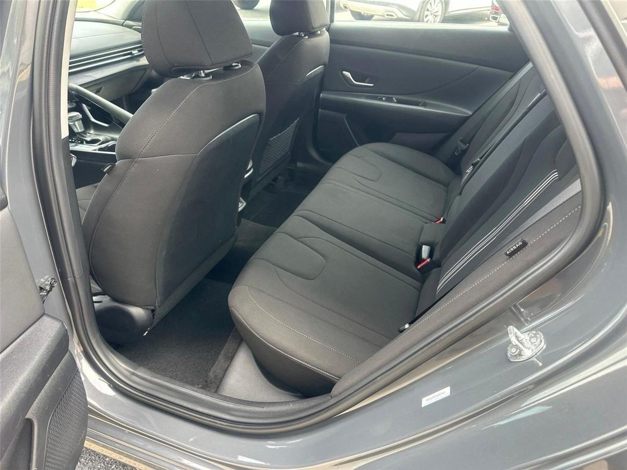 Hyundai Elantra  2025