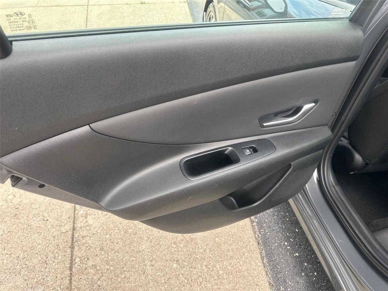 Hyundai Elantra  2025