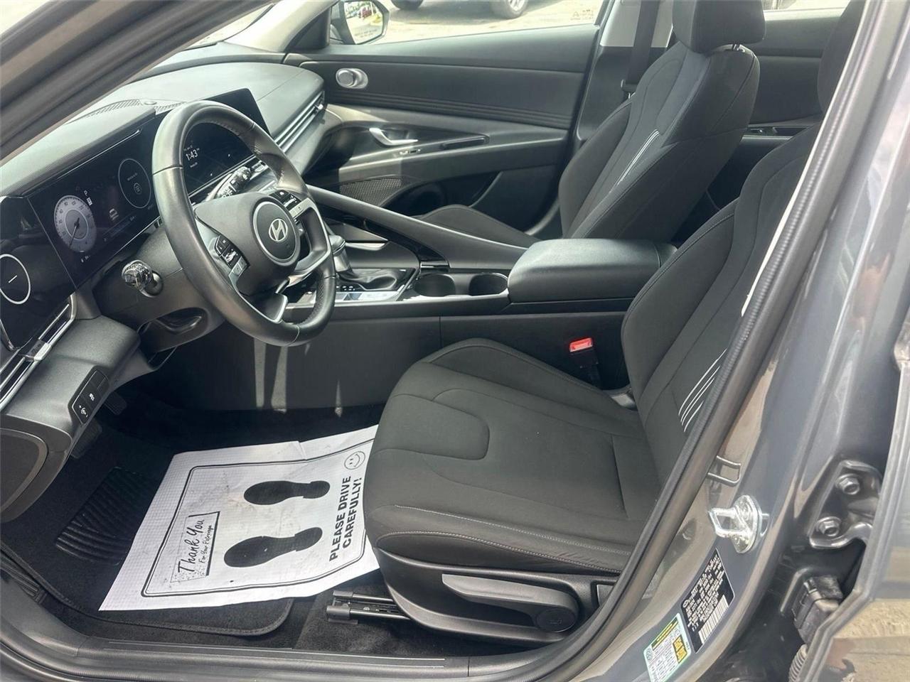 Hyundai Elantra  2025