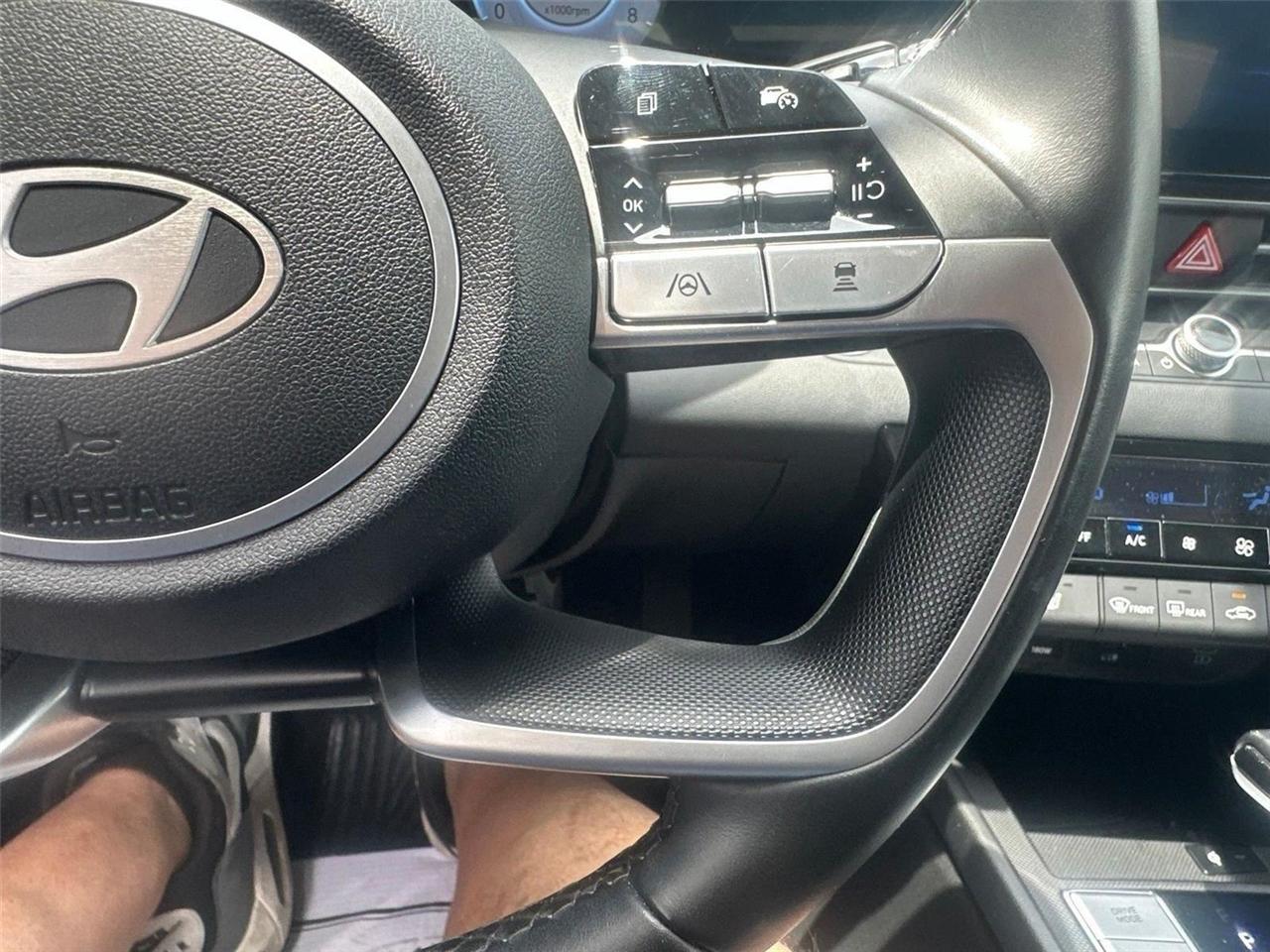 Hyundai Elantra  2025