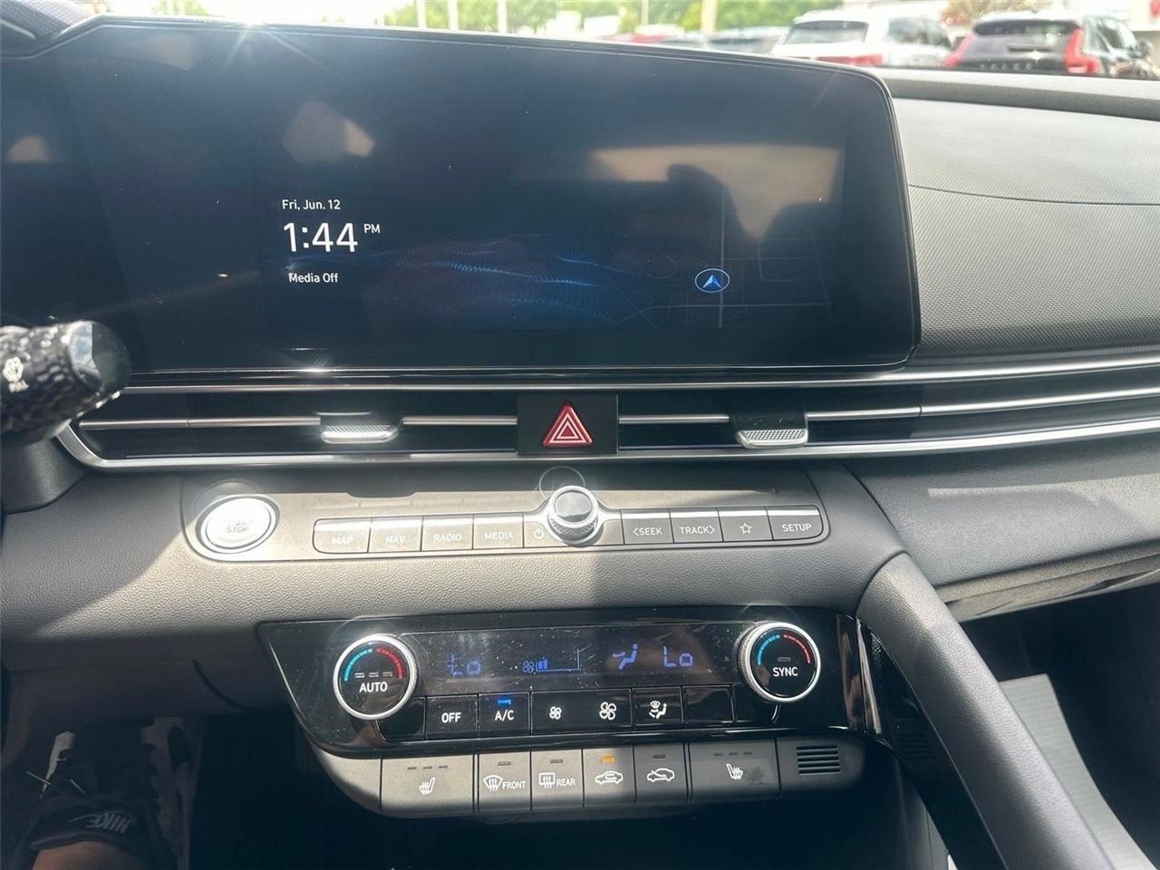 Hyundai Elantra  2025
