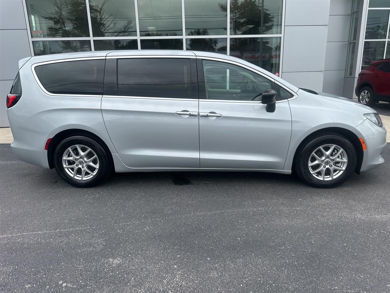 Chrysler Voyager  2024