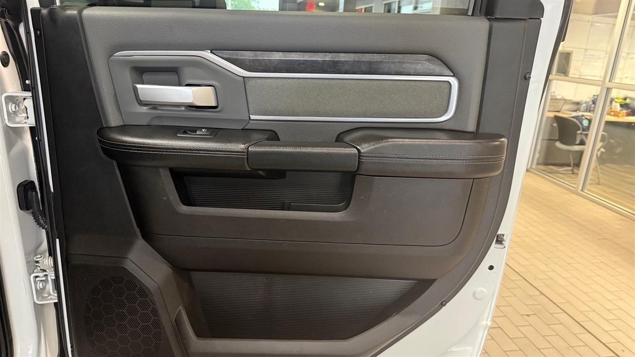 RAM 3500 Big Horn Crew Cab SWB 4WD 2022