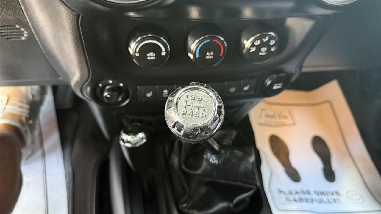 Jeep Wrangler Sahara 4WD 2014