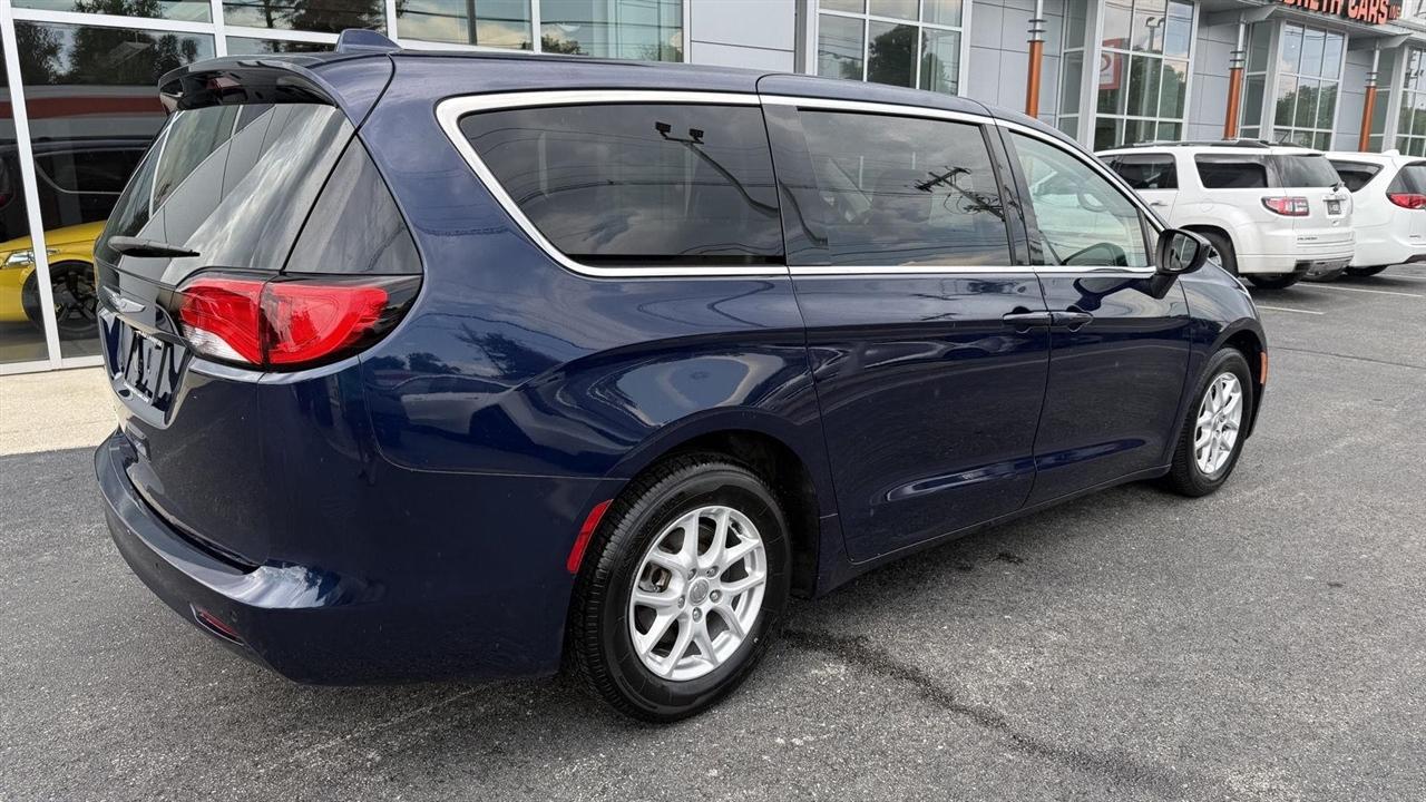 Chrysler Pacifica LX 2017