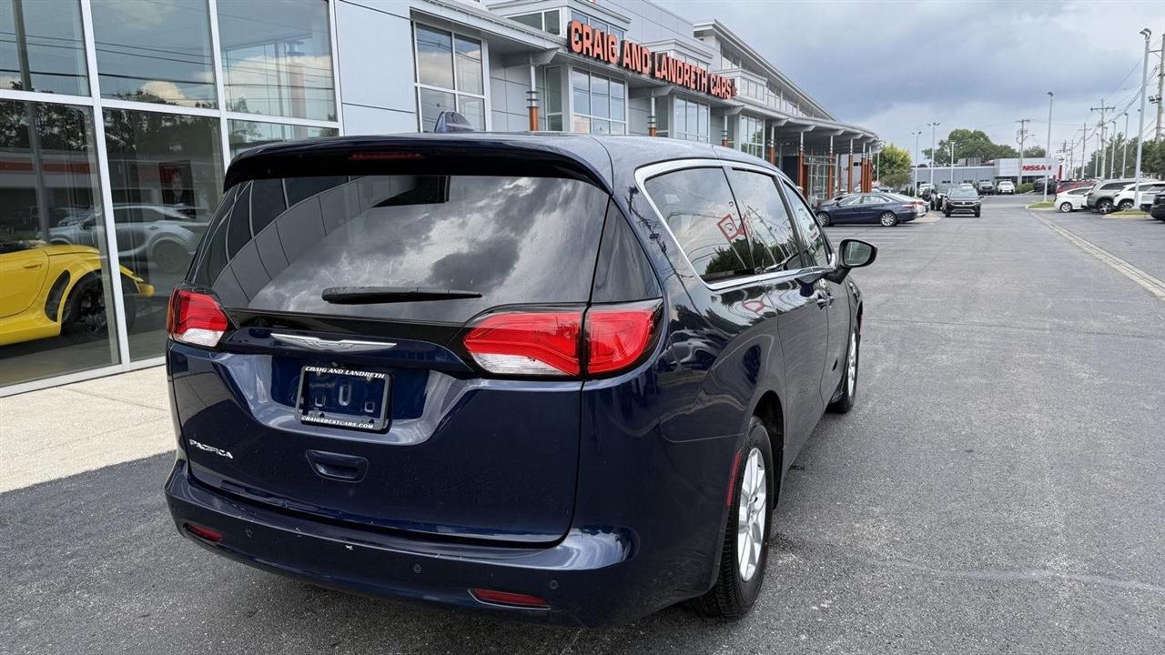 Chrysler Pacifica LX 2017