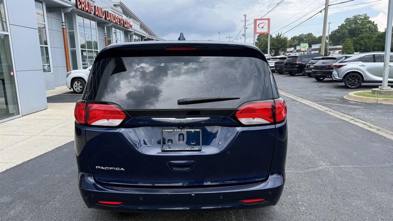 Chrysler Pacifica LX 2017