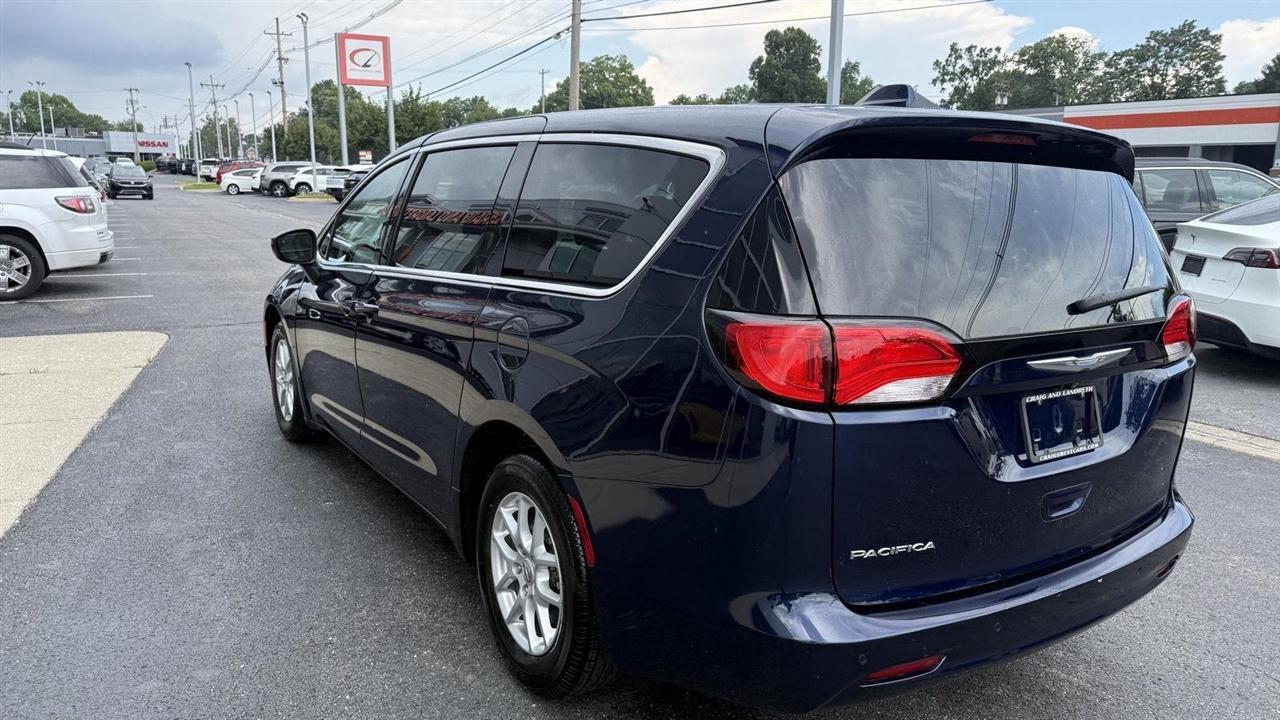 Chrysler Pacifica LX 2017
