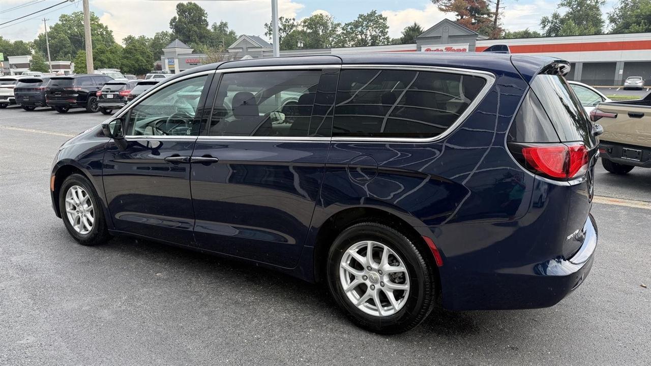 Chrysler Pacifica LX 2017