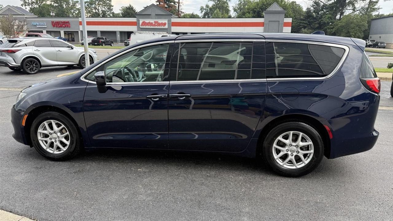 Chrysler Pacifica LX 2017