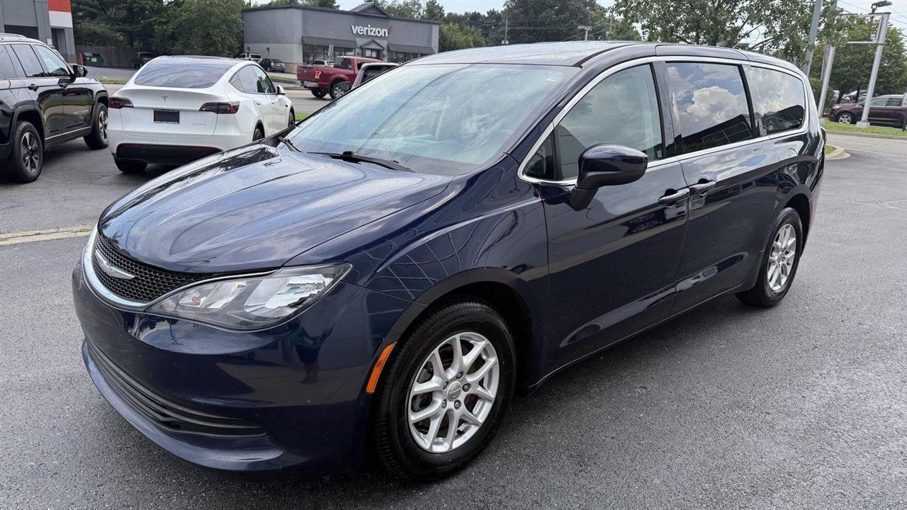 Chrysler Pacifica LX 2017