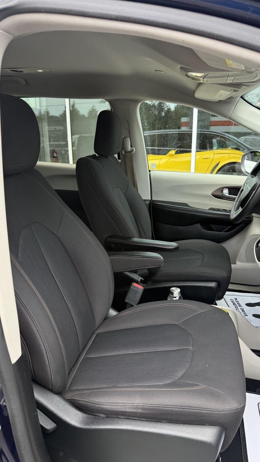 Chrysler Pacifica LX 2017