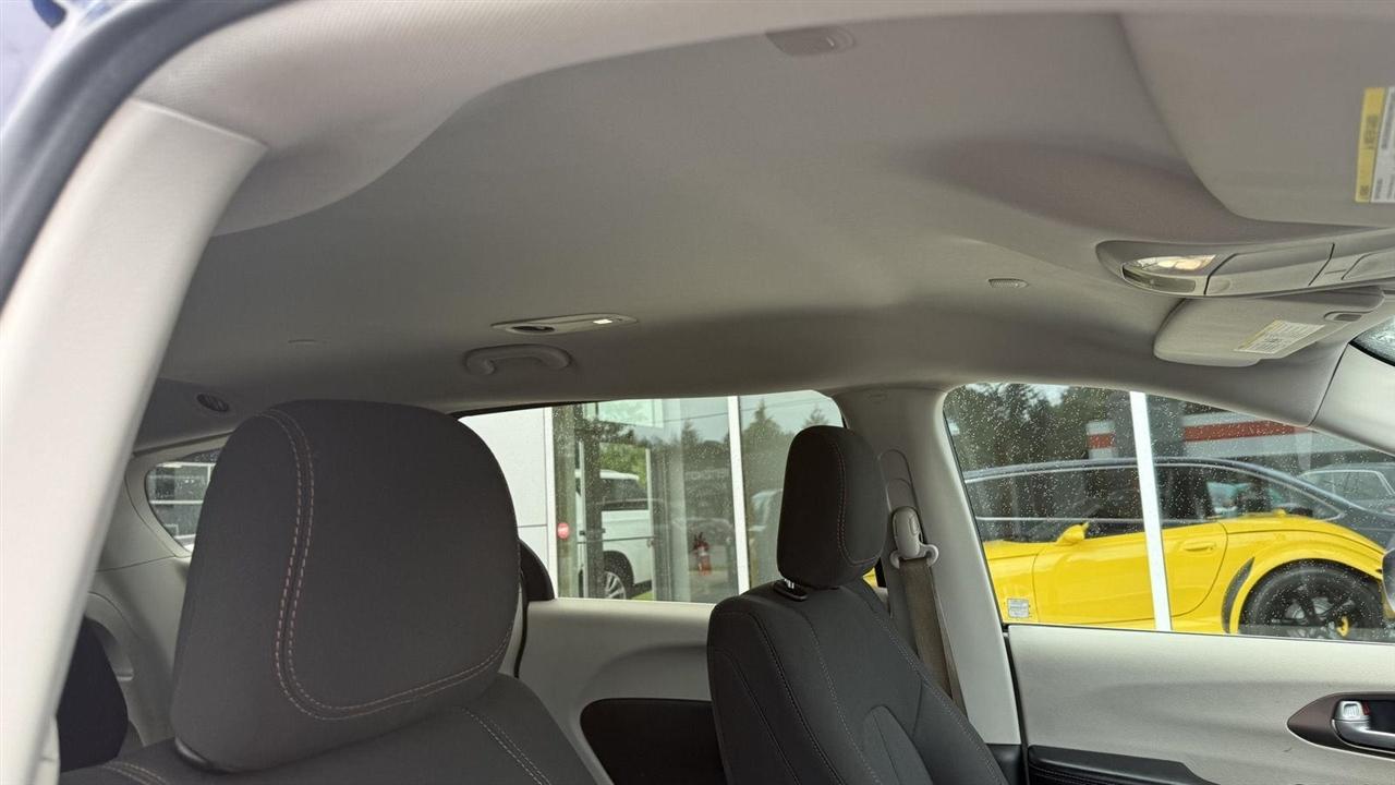 Chrysler Pacifica LX 2017