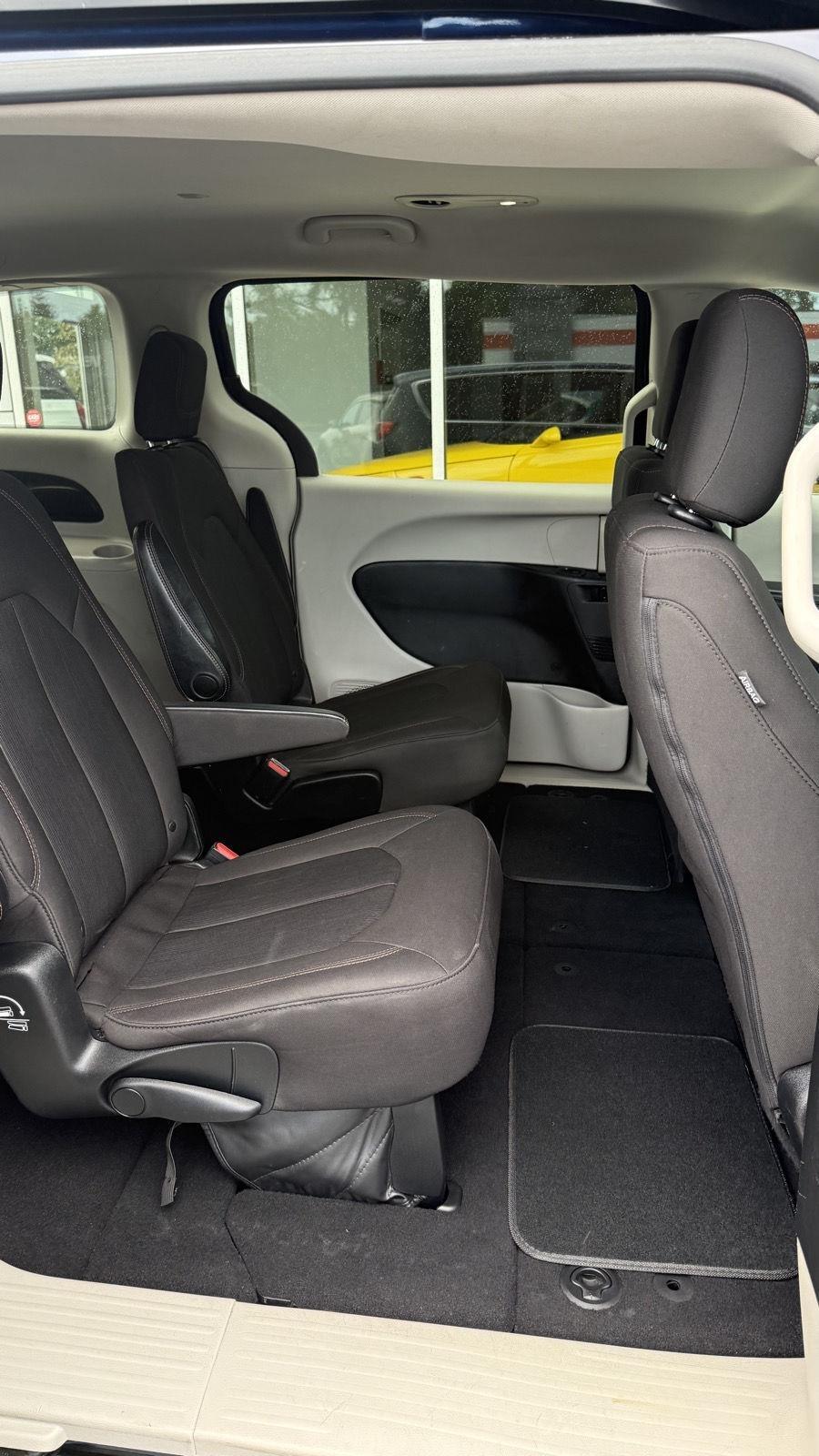Chrysler Pacifica LX 2017