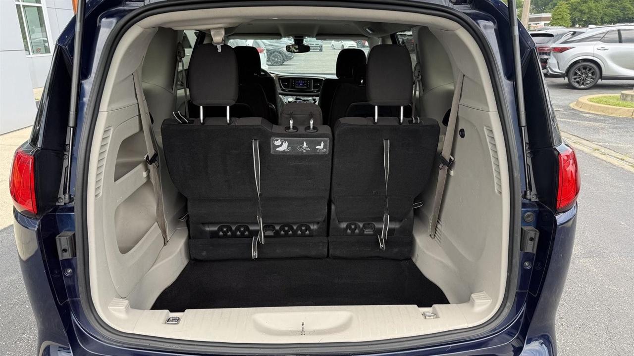 Chrysler Pacifica LX 2017