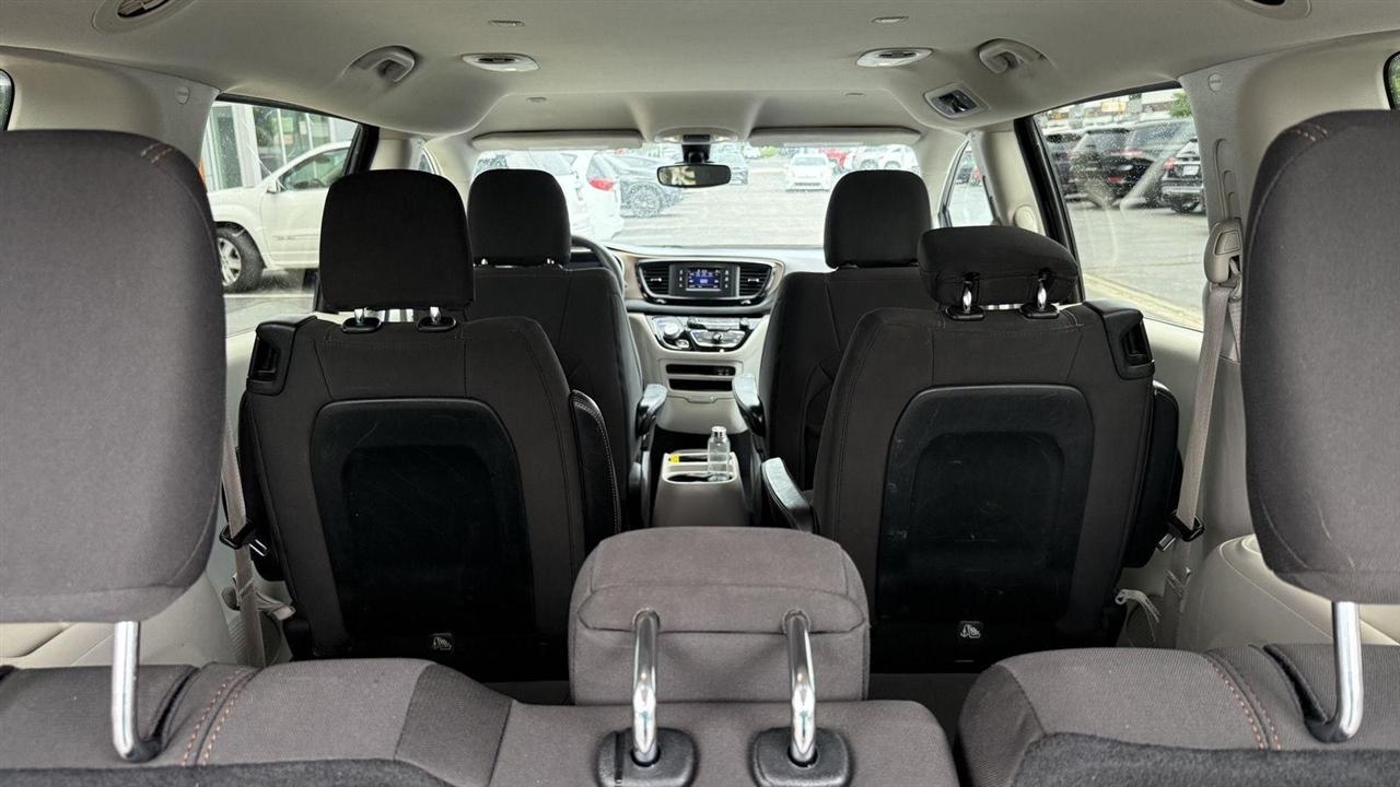 Chrysler Pacifica LX 2017