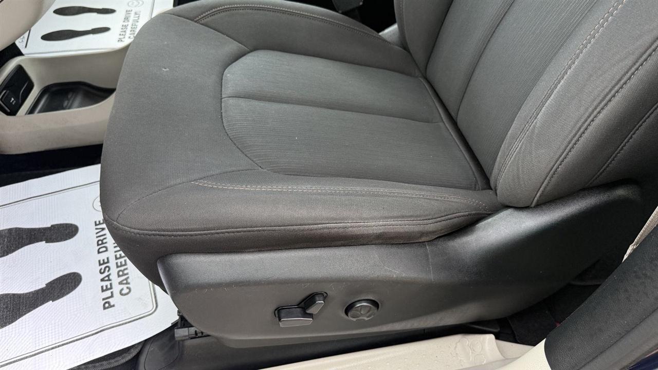 Chrysler Pacifica LX 2017