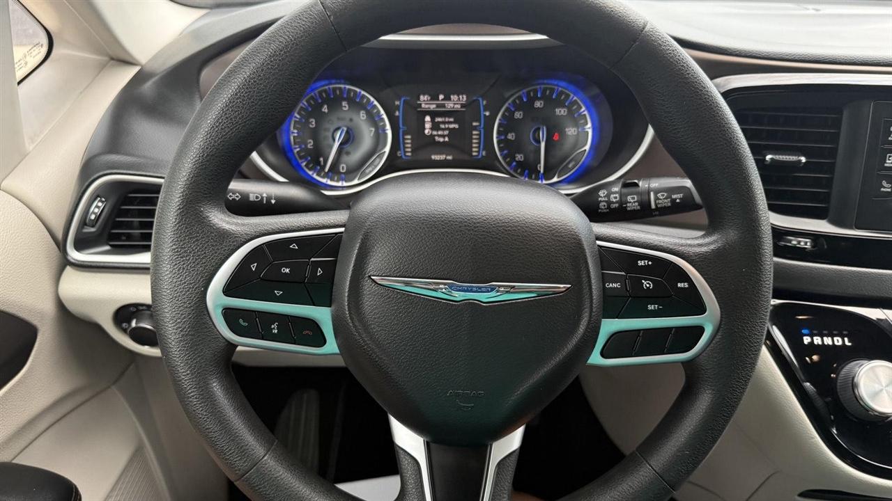 Chrysler Pacifica LX 2017