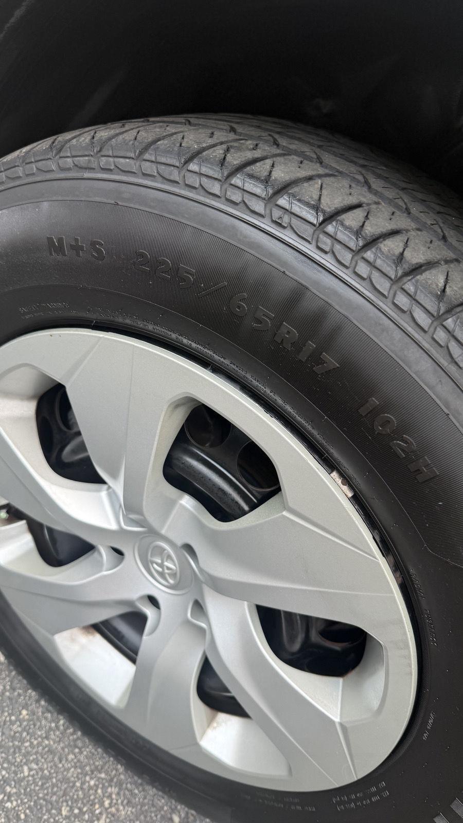 Toyota RAV4 LE AWD 2019
