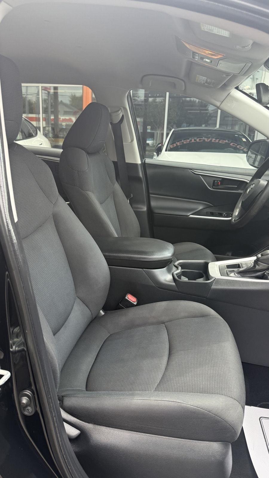 Toyota RAV4 LE AWD 2019