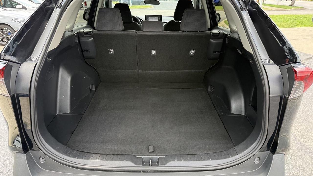 Toyota RAV4 LE AWD 2019