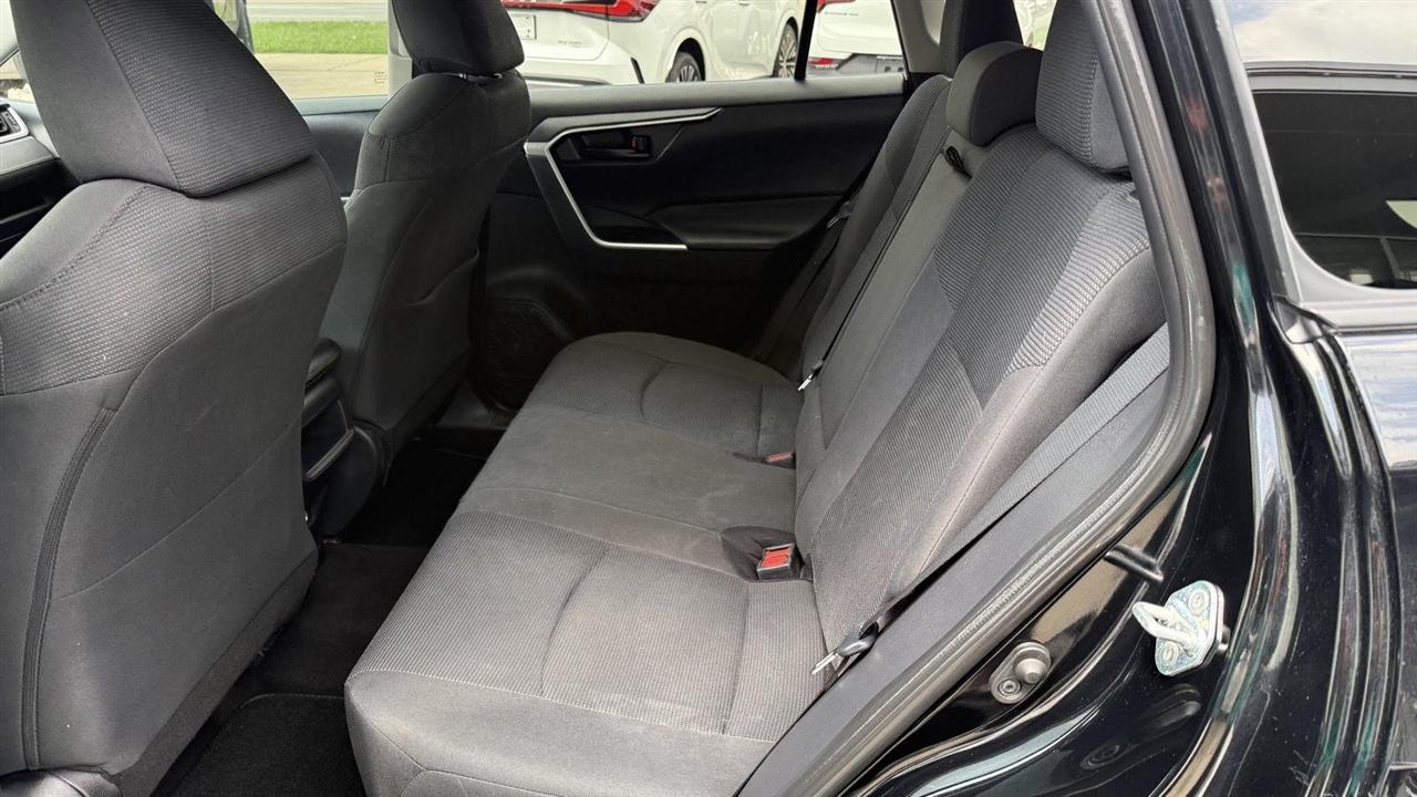 Toyota RAV4 LE AWD 2019