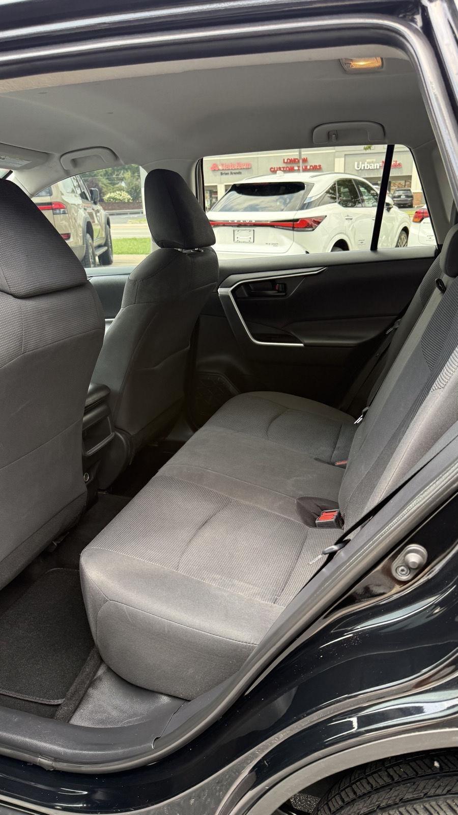 Toyota RAV4 LE AWD 2019
