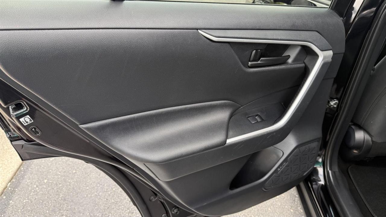 Toyota RAV4 LE AWD 2019