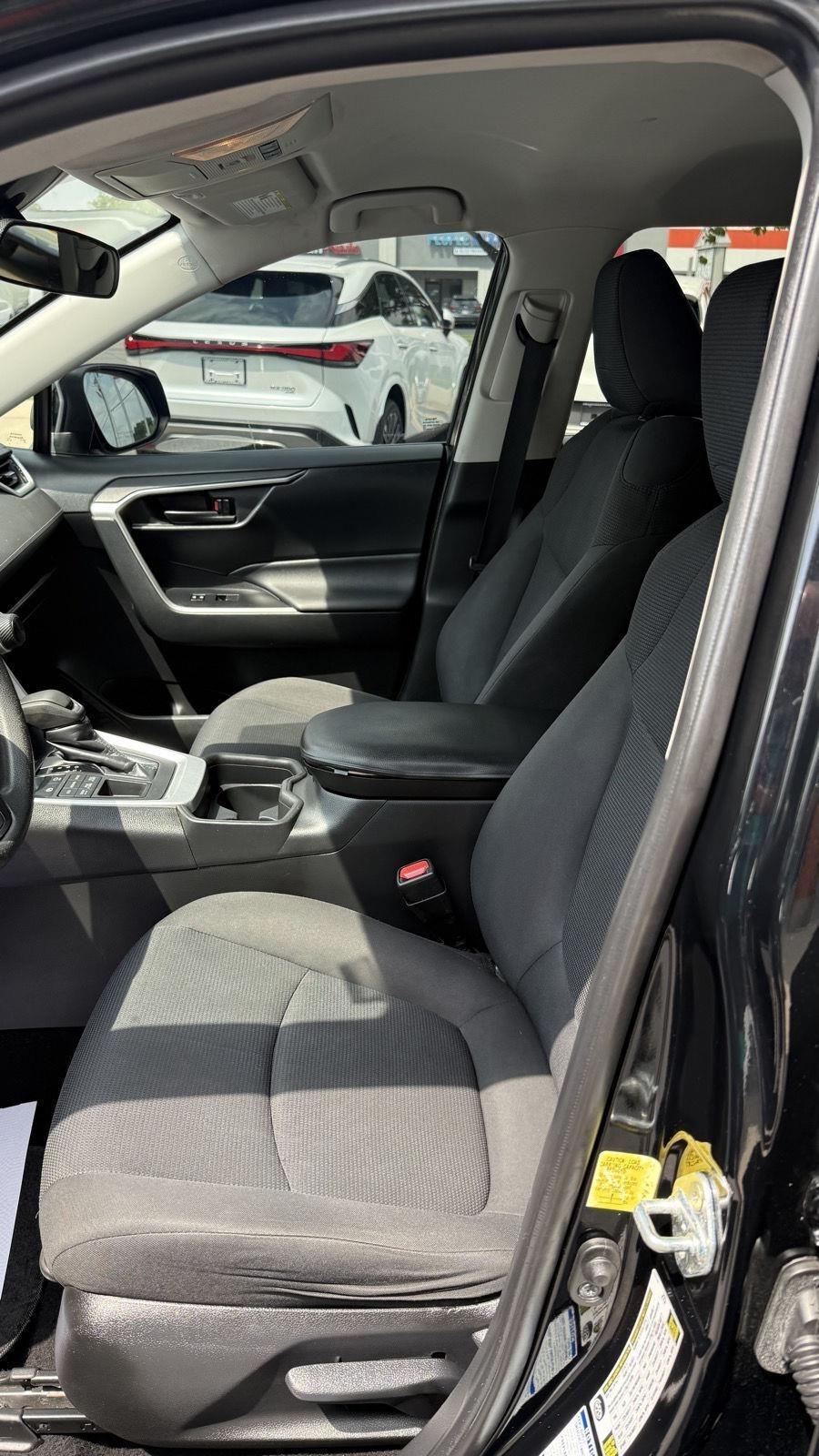 Toyota RAV4 LE AWD 2019