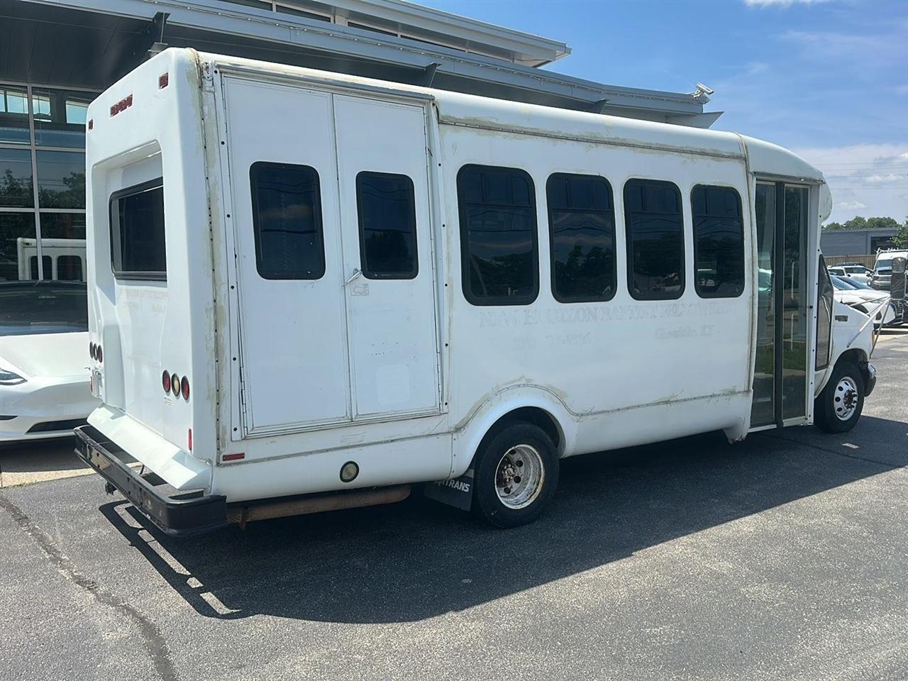 Ford Econoline E-450 Super Duty 2003