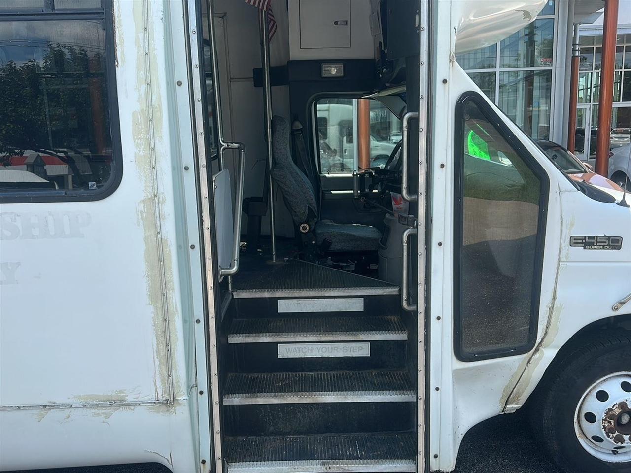 Ford Econoline E-450 Super Duty 2003
