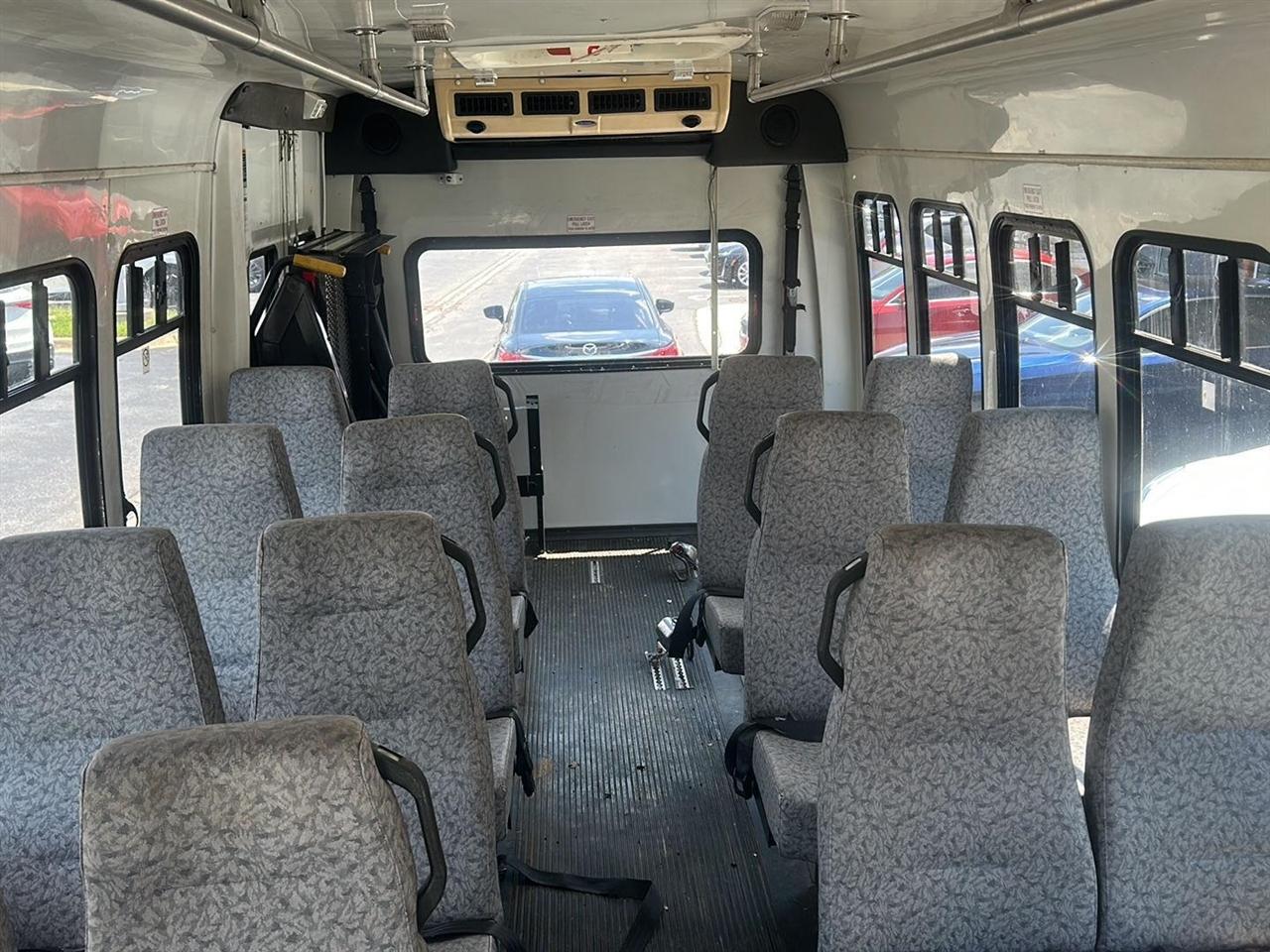 Ford Econoline E-450 Super Duty 2003